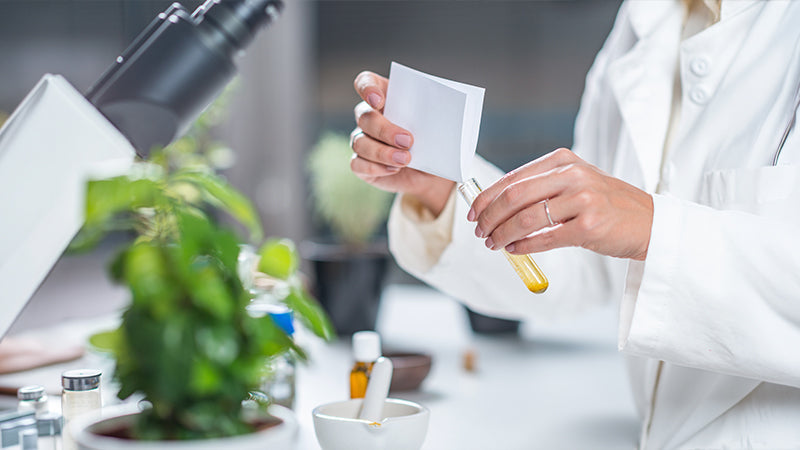 Tests cosmétiques : comprendre ce qu’il y a derrière les mentions rassurantes
