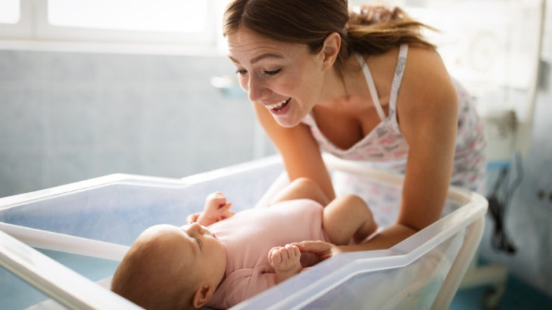 Le bain de bébé : bien plus qu'un simple geste d'hygiène